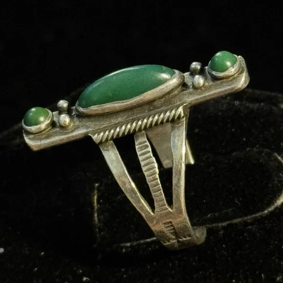 Vintage Native American Turquoise Sterling Silver Ring - Picture 4 of 6